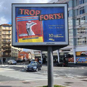 Affiche grand format dans panneau publicitaire