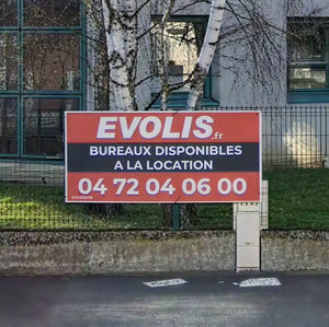 Panneau Akilux 4,5mm accroché sur un grillage
