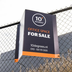 Panneau immobilier en V avec rabats en akilux, avec pli central, perforations et fixation avec serflex